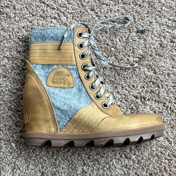 Sorel Lexie Brown and Gray Lace-Up Boots - Picture 8 of 10